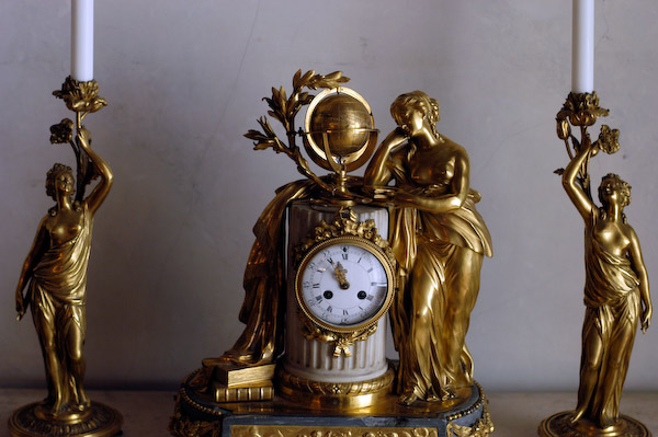 Clock from museum in Berlin1/20 sec at f / 2.4